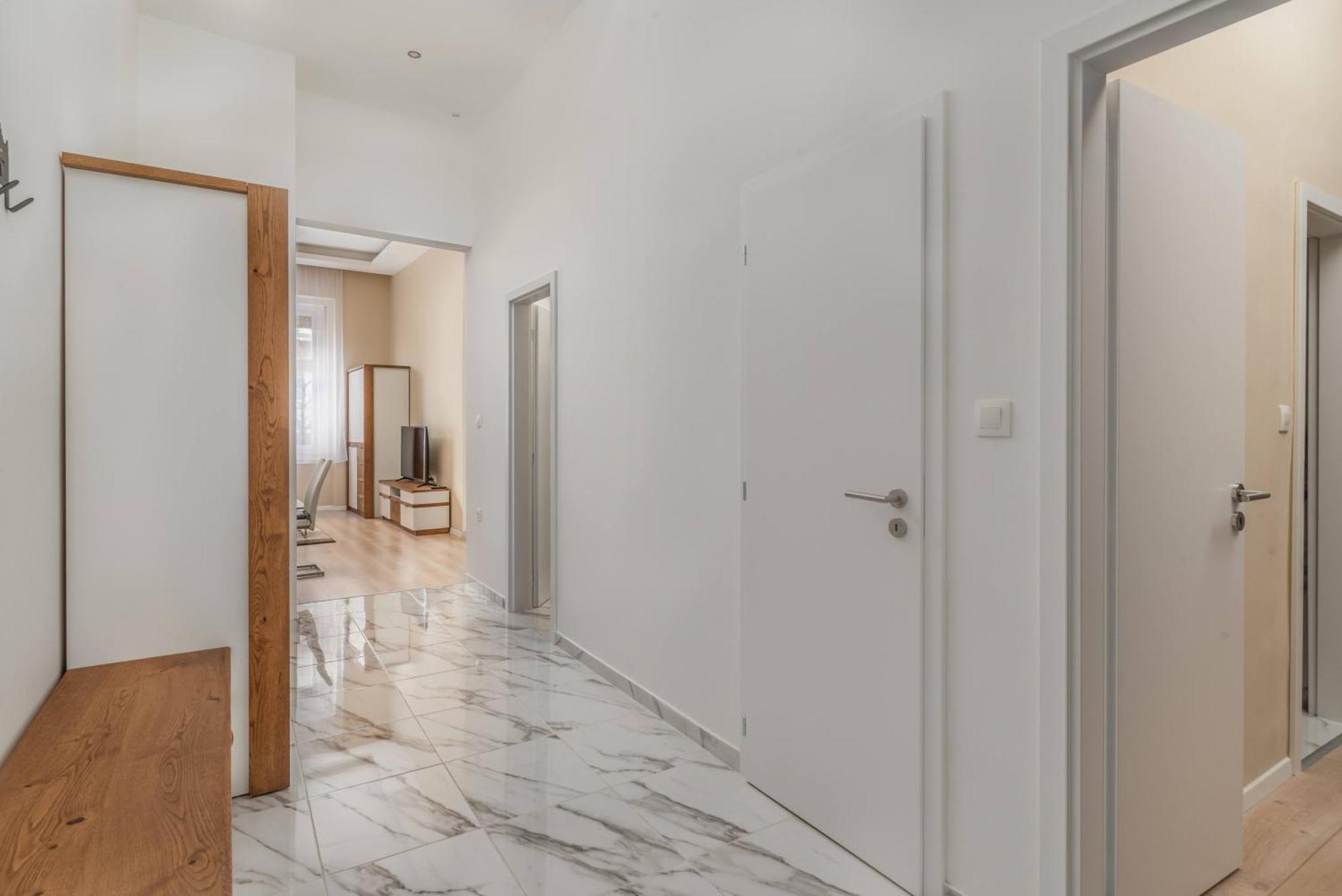 Apartment With 2 Bedrooms Near Gellert Thermal Bath Budapest Bagian luar foto