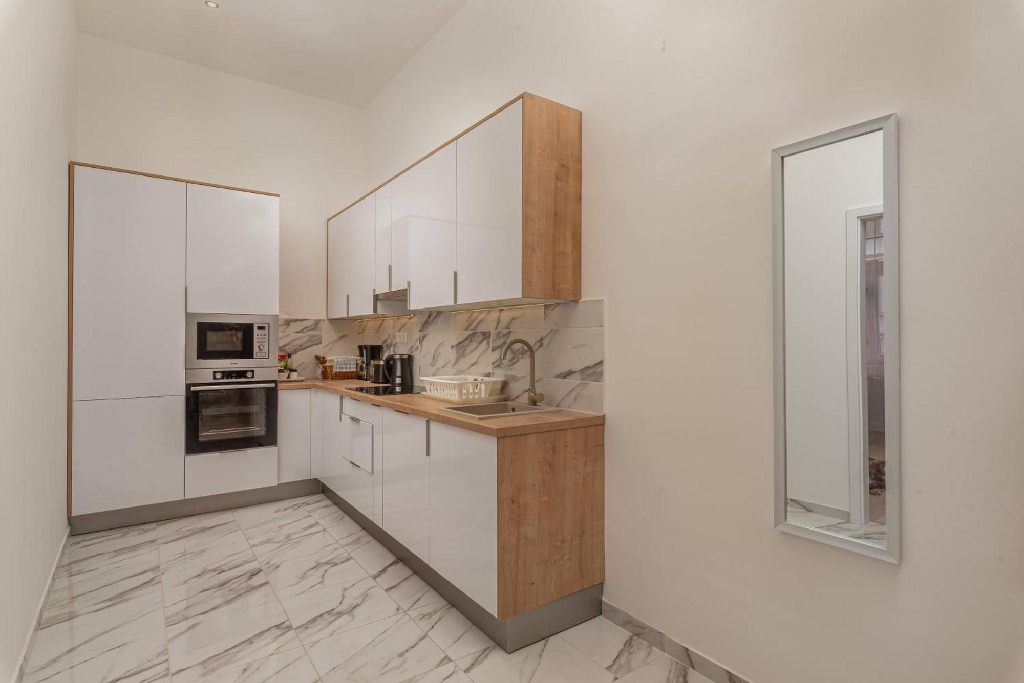 Apartment With 2 Bedrooms Near Gellert Thermal Bath Budapest Bagian luar foto