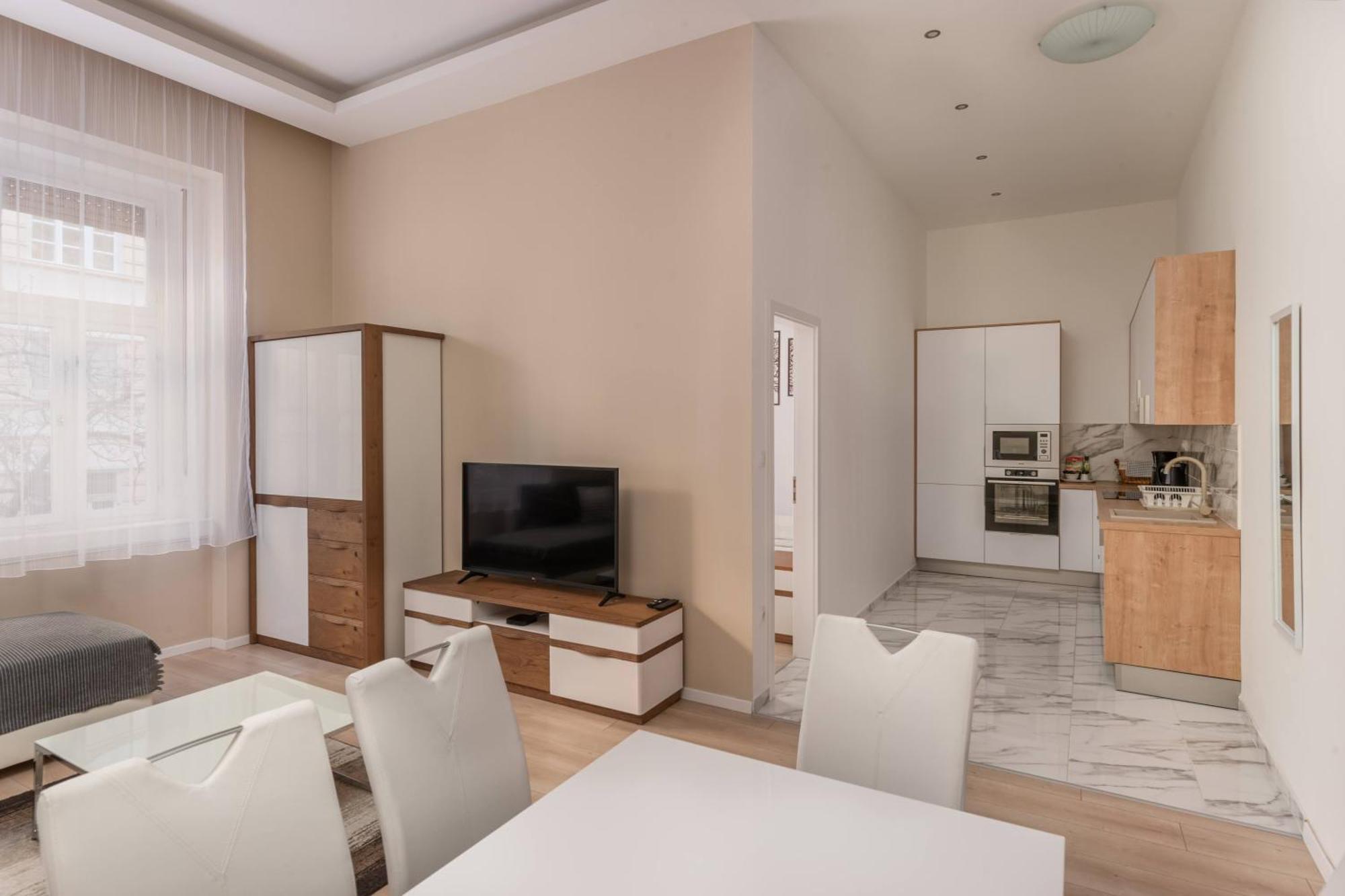 Apartment With 2 Bedrooms Near Gellert Thermal Bath Budapest Bagian luar foto