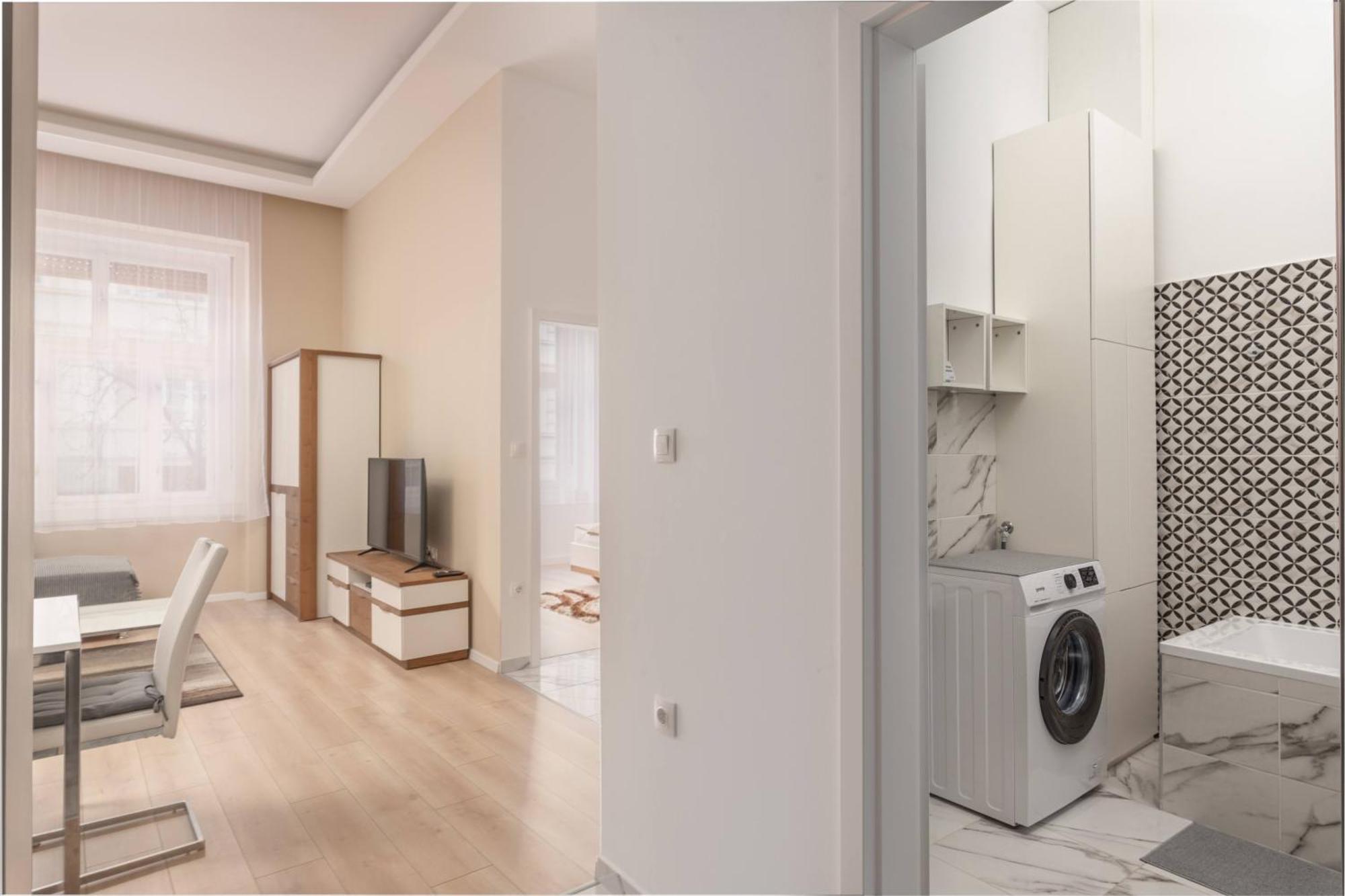 Apartment With 2 Bedrooms Near Gellert Thermal Bath Budapest Bagian luar foto