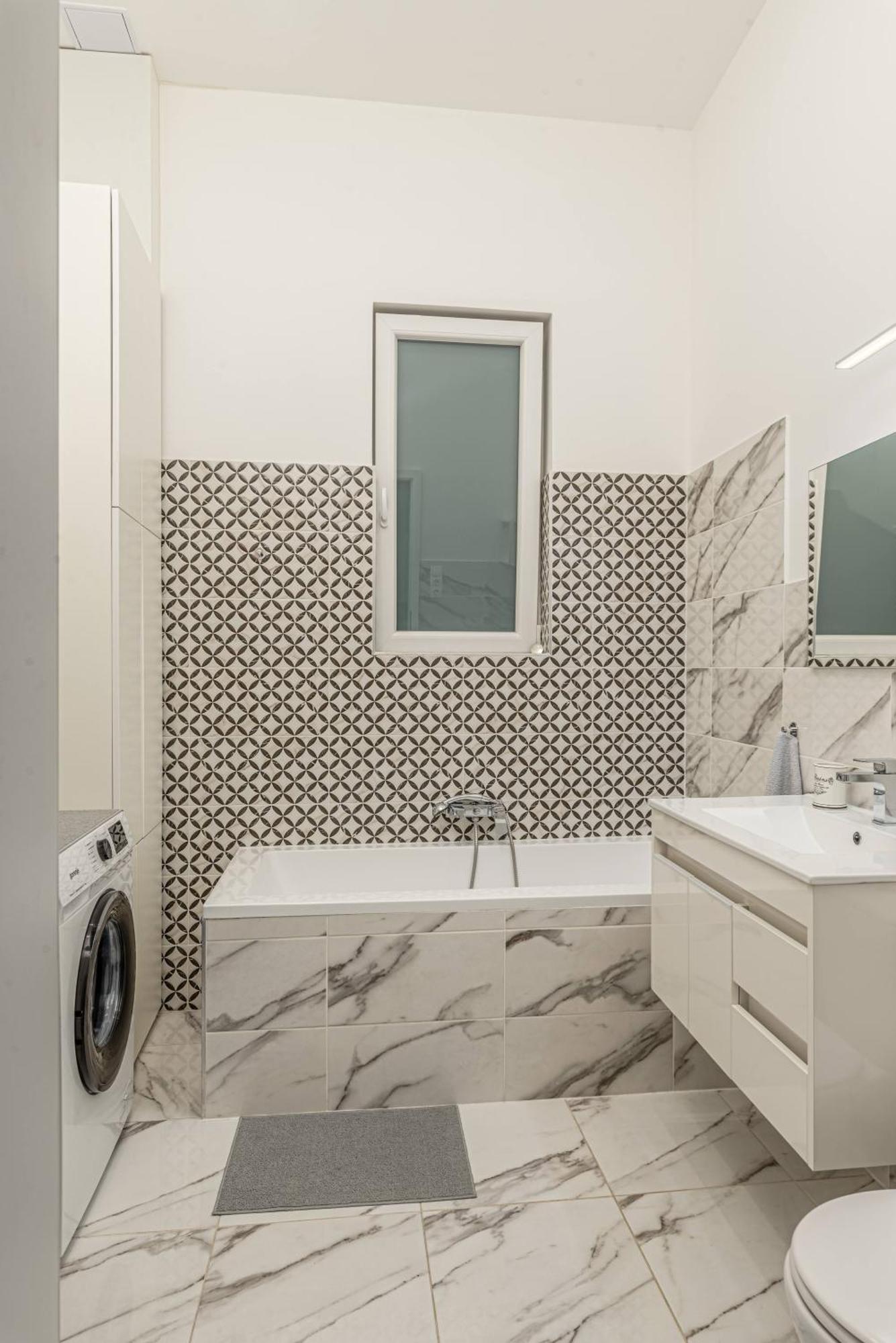 Apartment With 2 Bedrooms Near Gellert Thermal Bath Budapest Bagian luar foto